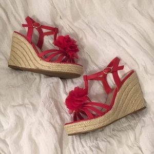 Red floral wedges